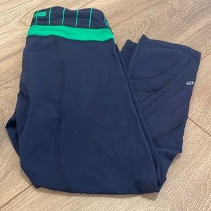 Lululemon inspire crops size 6
